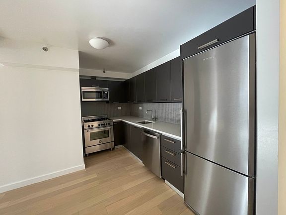 3rd image of 222 E 39th St APT 20G
