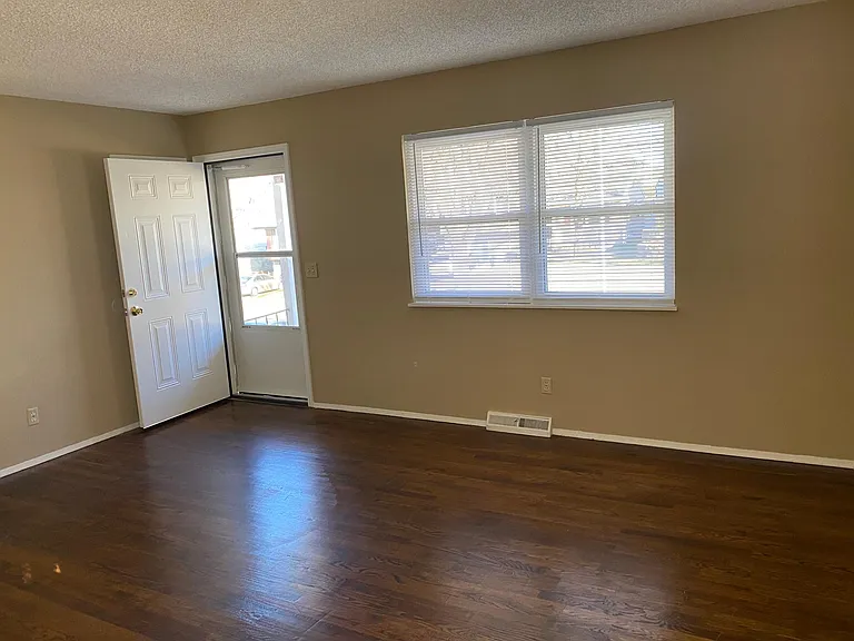 4838 N Manchester Ave — Photo 10