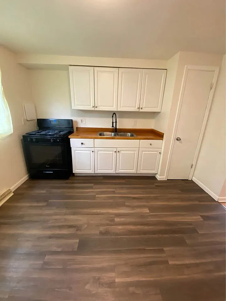 2 bed, 400 sqft, $1,150 — Photo 3