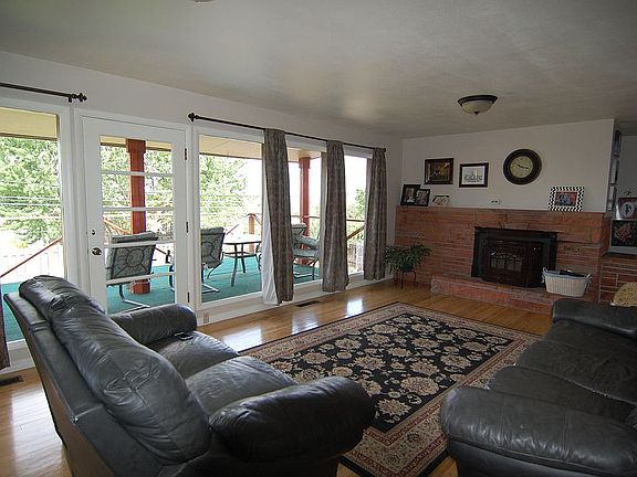 4th image of 1028 S Skyline Dr