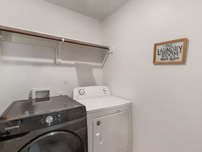 709 Odlozil Ln — Photo 9