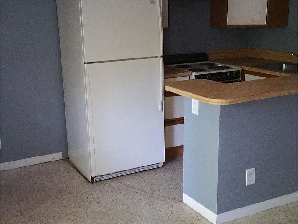 2nd image of 1040 NE 10th Ave APT 2