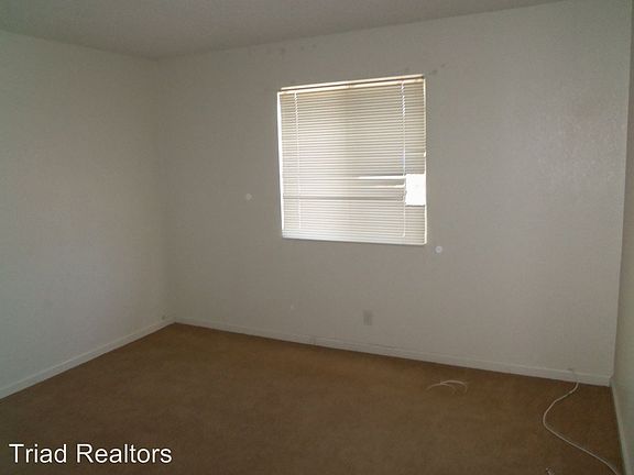 3rd image of 5569 Mariposa Ave