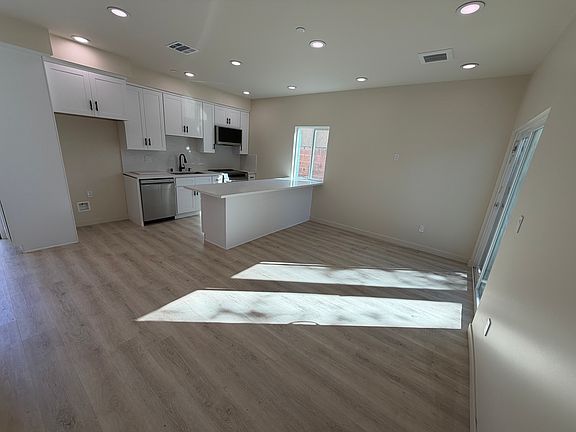5th image of 9947 Columbus Ave
