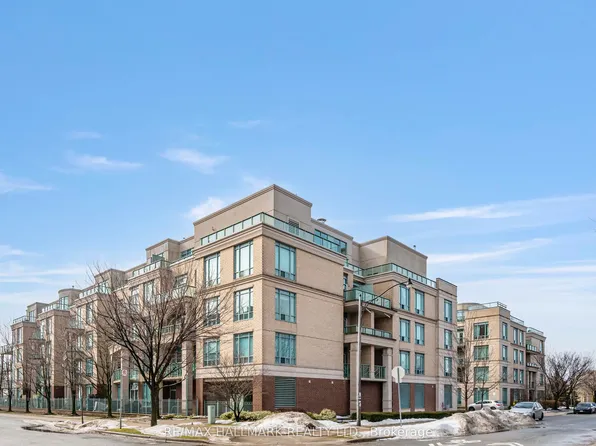 35 Boardwalk Dr #222, Toronto, ON M4L 3Y8