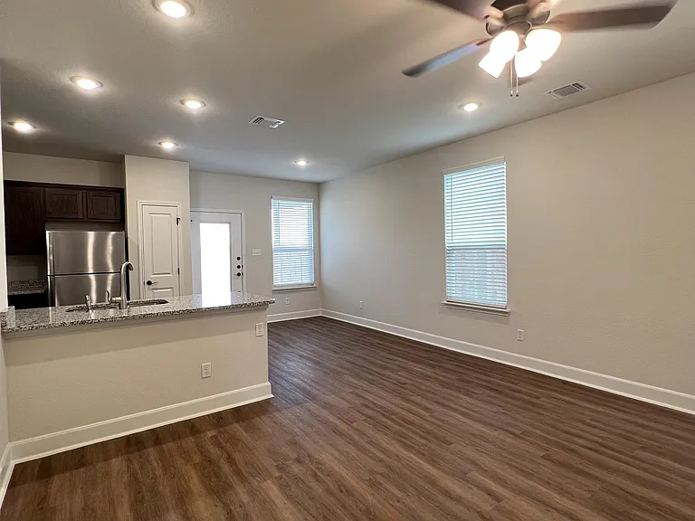 7614 Agave Bnd #101 — Photo 9