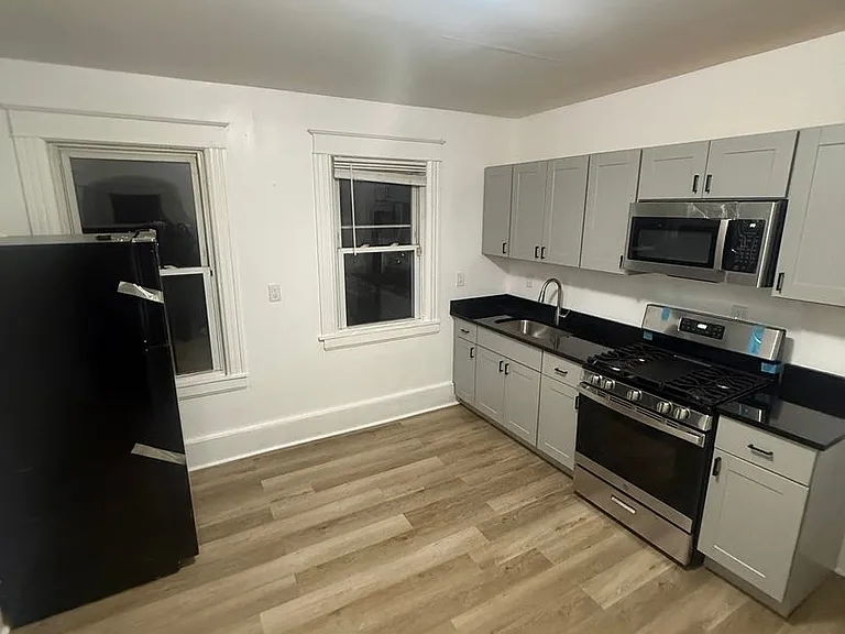 137 Washington St — Photo 2