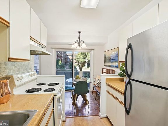 2nd image of 6441 Richmond Hwy APT 201