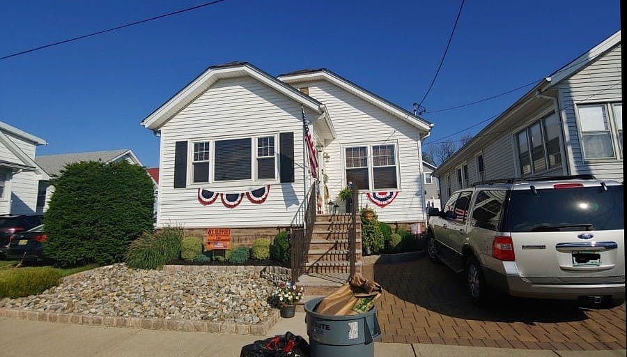 1st image of 7 Hillside Pl