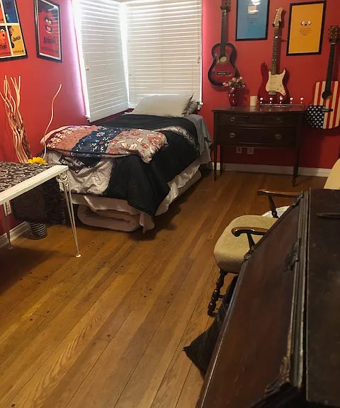 1355 Cordova Ave — Photo 6