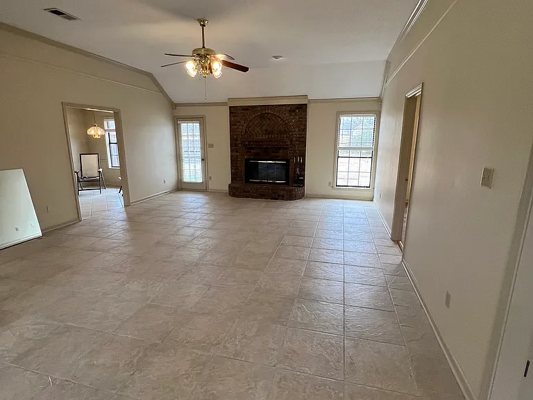 3433 Sunswept Dr — Photo 2