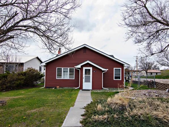 300 S Little Horn Ave, Moorcroft, WY 82721