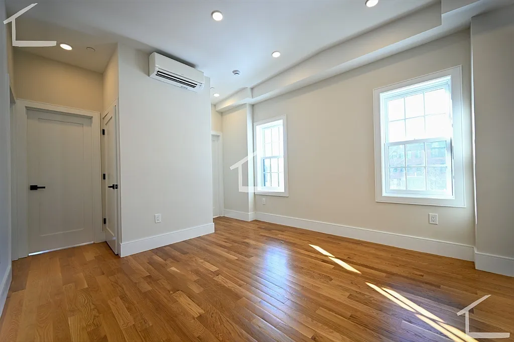 3 bed, 2.0 bath, 1200 sqft, $6,750 — Photo 2