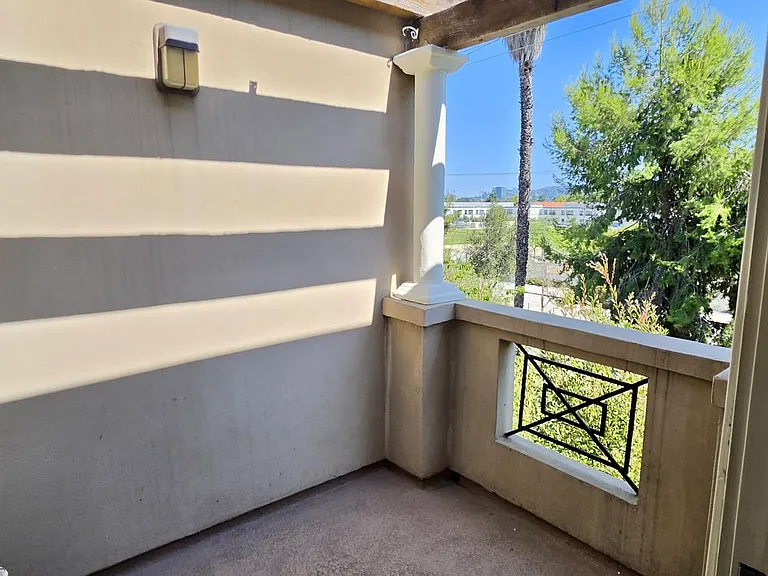 Matser bedroom with outdoor patio