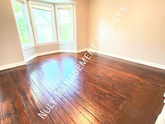 5th image of 736 Clarissa St Floor 2