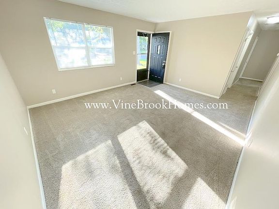 2nd image of 740 Laurel Ln