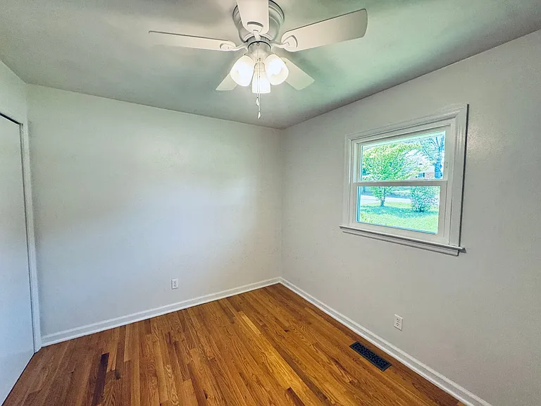 1027 Woodhaven Dr — Photo 10