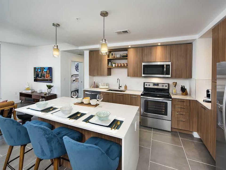 1st image of 455 NE 25th St #1030