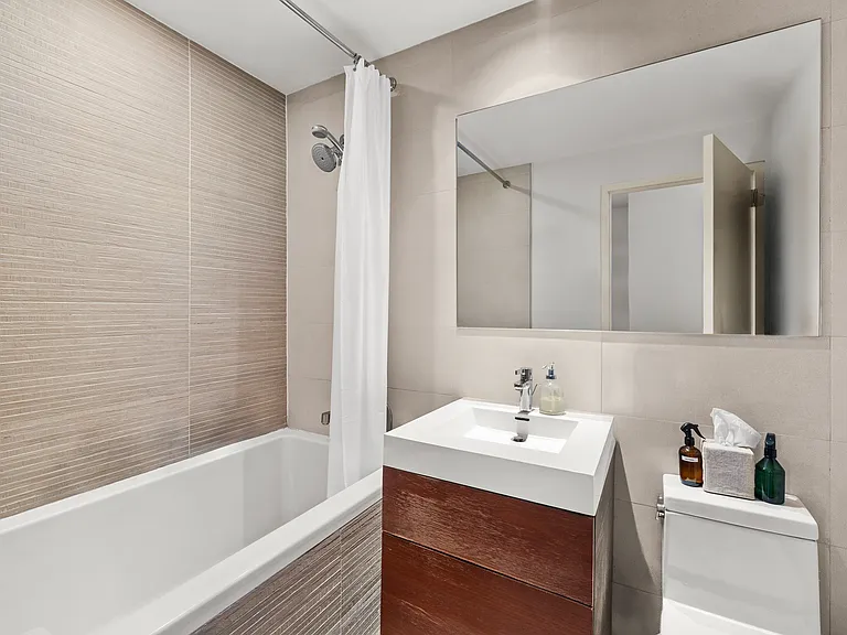 214 N 11th St #4Q — Photo 10