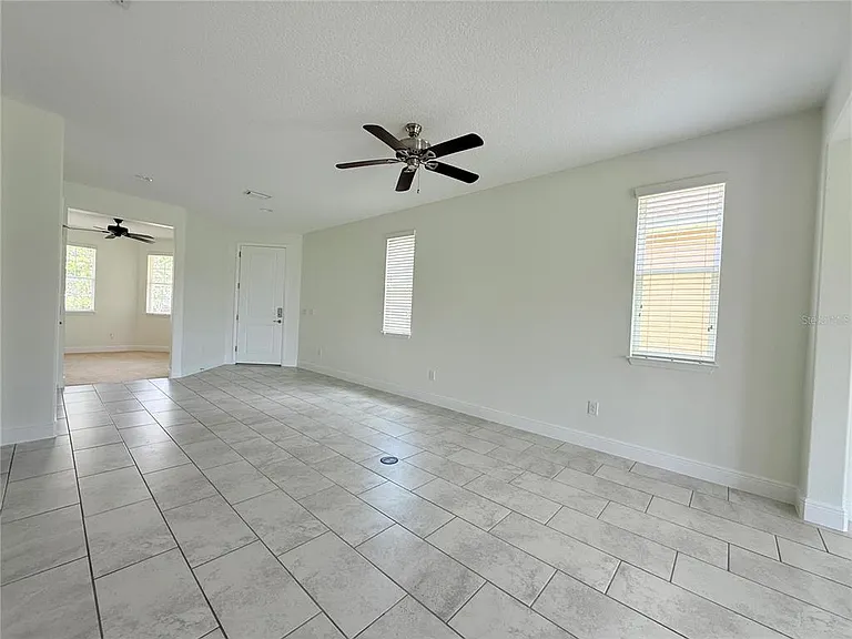 5057 NW 35th Pl — Photo 3
