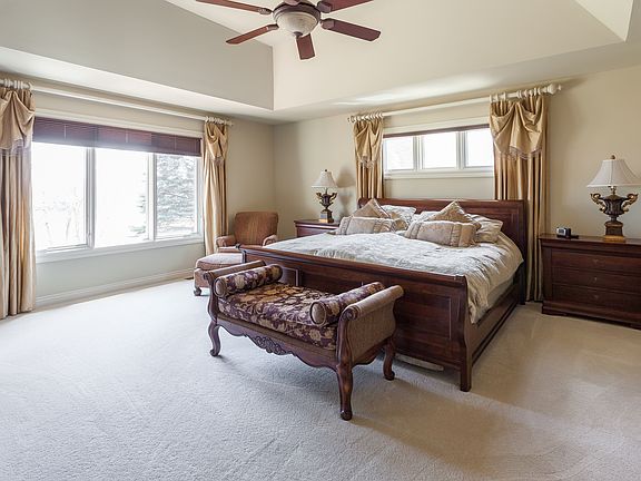3rd image of 71 Greenan Ln