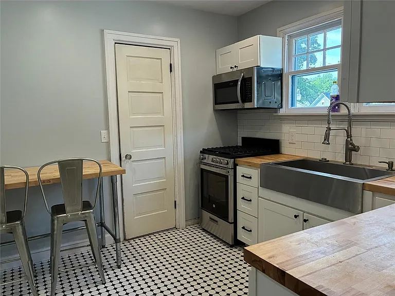 314 S Pleasant St — Photo 10