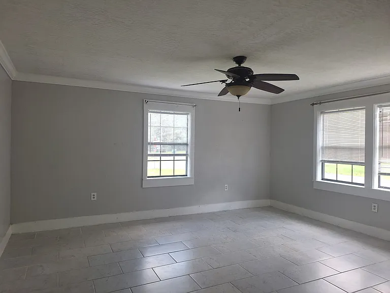 220 Ford Dr — Photo 16