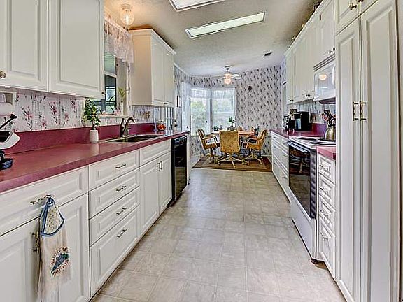 2nd image of 2236 Abbottwoods Ln