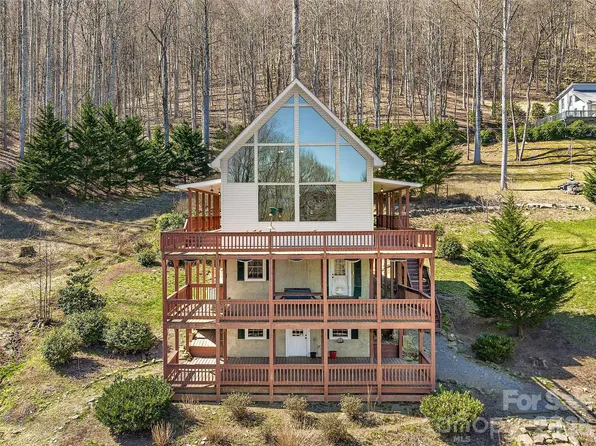 575 Twin Brook Dr, Waynesville, NC 28785