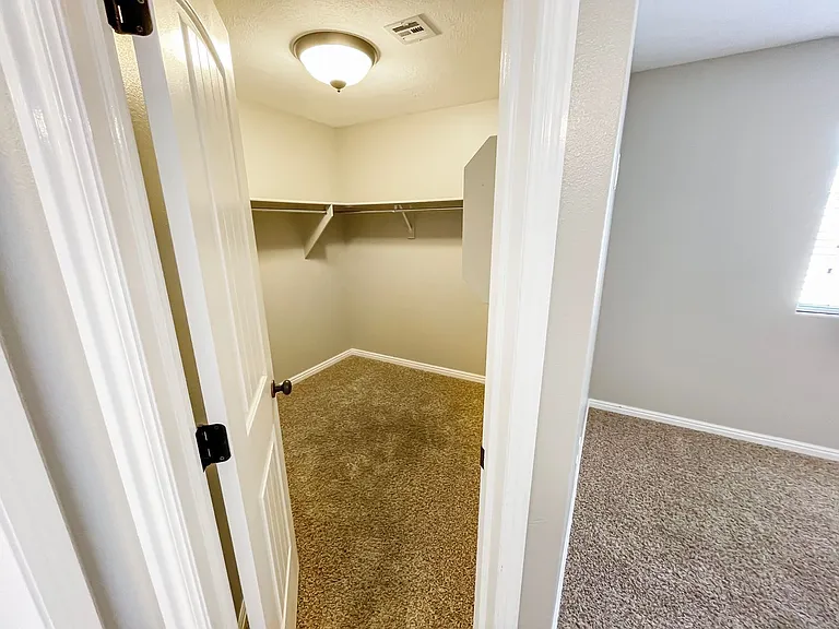 1228 W 200 N — Photo 18