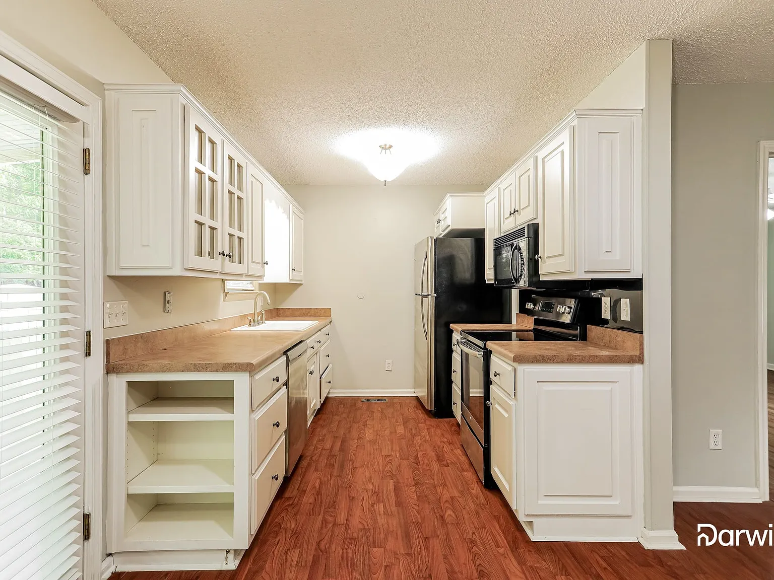 3 bed, 2.0 bath, 1056 sqft, $1,465 — Photo 2
