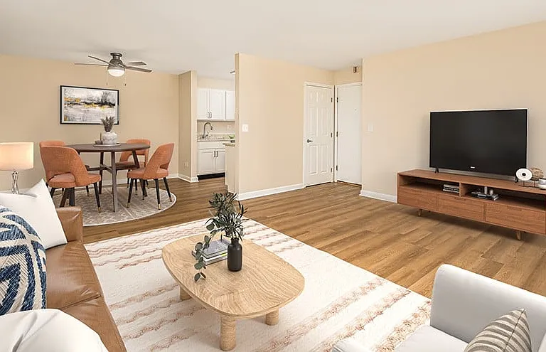 Prentiss Creek at Downers Grove Apartments — Photo 11