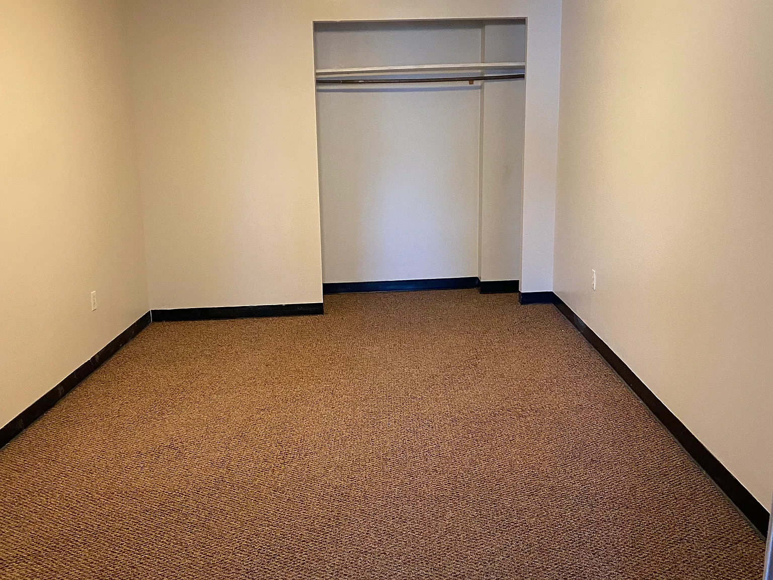 Studio, 1000 sqft, $1,200 — Photo 2