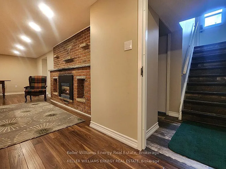 737 Law St #LOWER — Photo 9