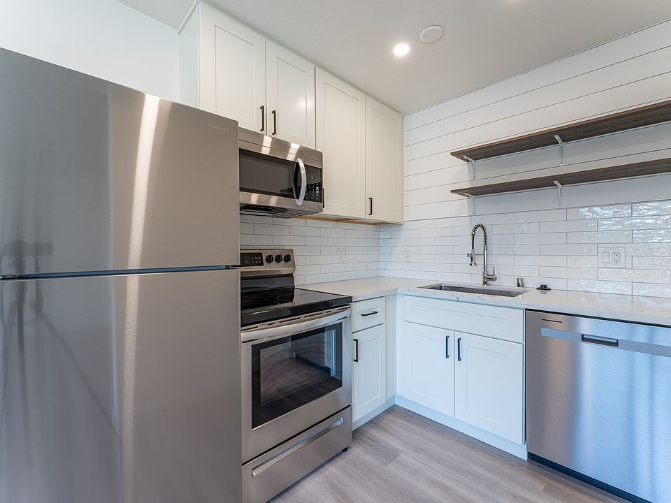 1st image of 803 Maryann Dr APT 3
