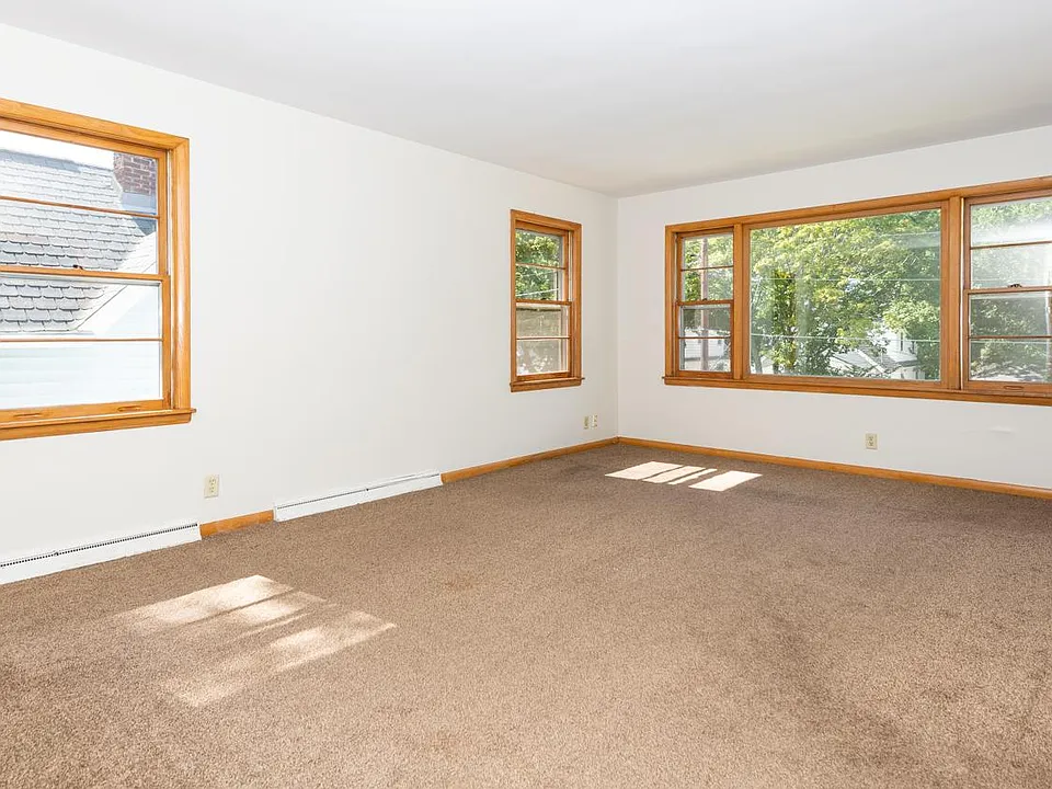 Large living room - 18'x14'