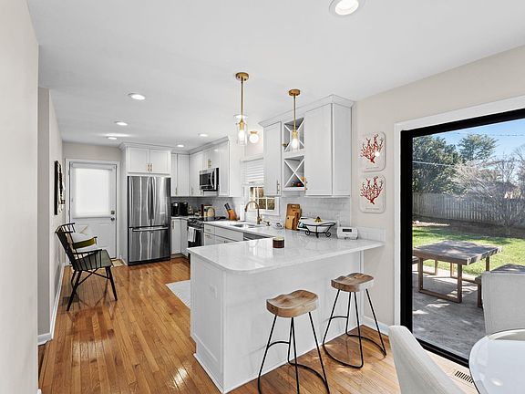 4th image of 3020 Shirlee Dr