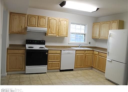 3rd image of 798 Westminster Ln