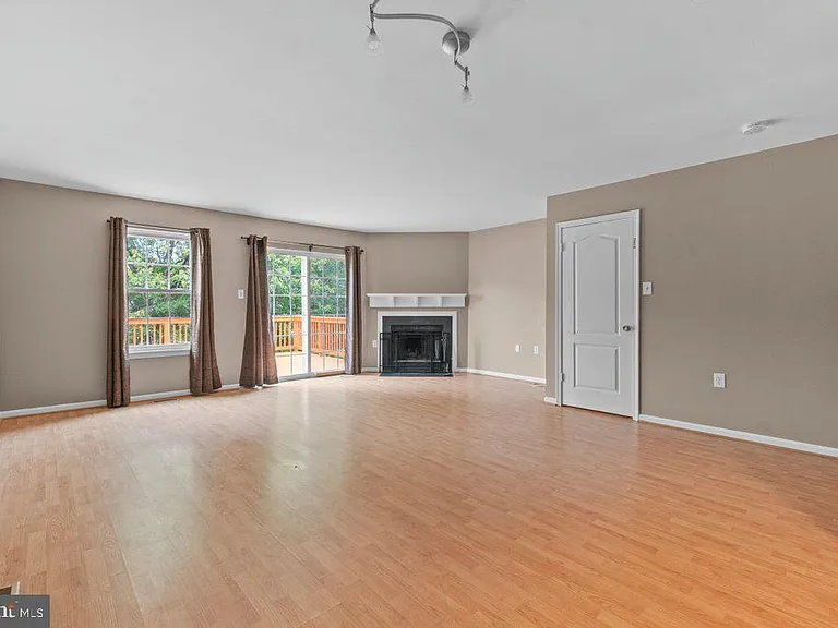 8 Wessex Ct — Photo 17