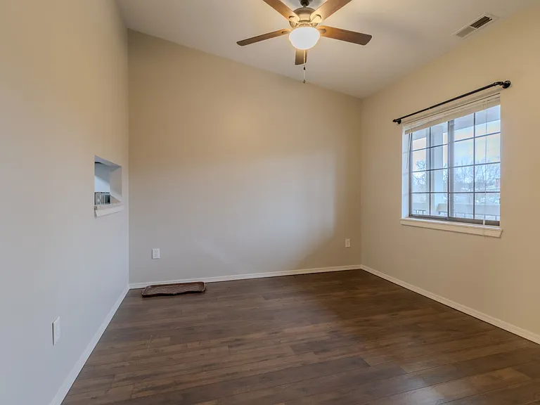 601 Riverine Dr #302 — Photo 4