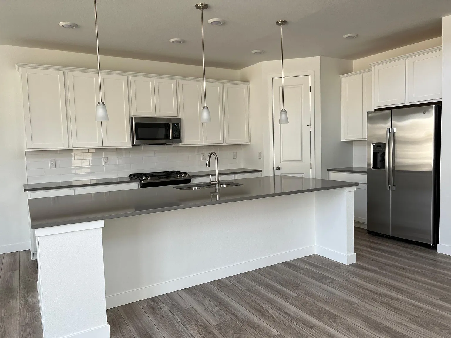5 bed, 2798 sqft, $3,800 — Photo 3