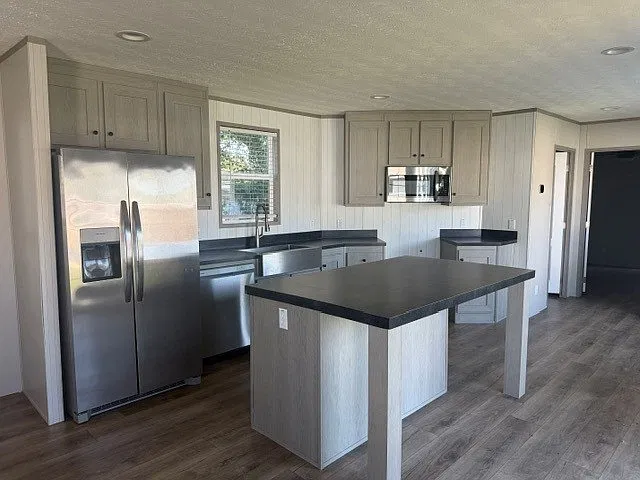 3 bed, 1200 sqft, $1,300 — Photo 3