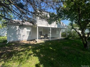 858 Venoy Rd, Garden City, MI 48135