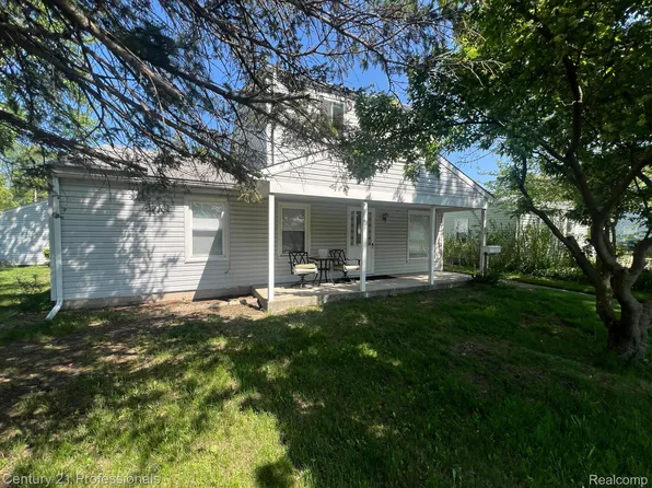 858 Venoy Rd, Garden City, MI 48135