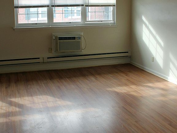 Family Room (alt view)