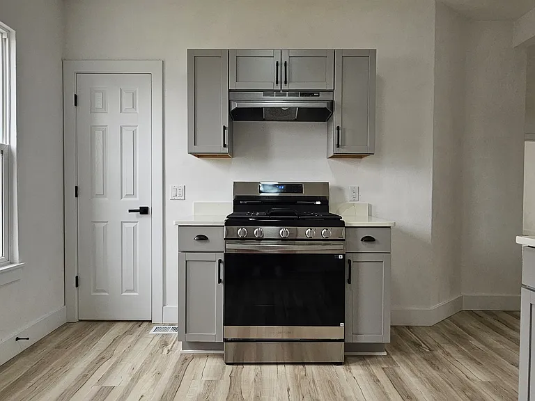 1035 Crosby St #1037 — Photo 30