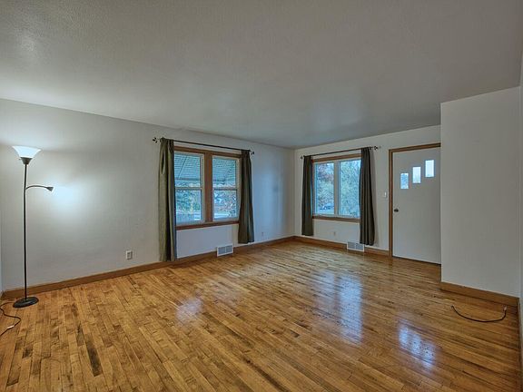 3rd image of 1008 Douglas Ave
