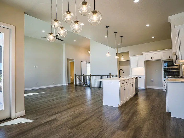 1855 W 740 South Cir — Photo 12