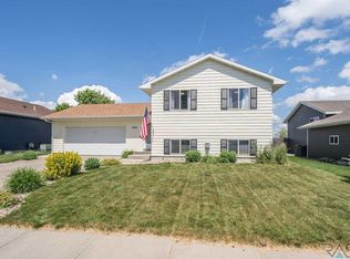 4420 W Peacock Dr, Sioux Falls, SD 57107