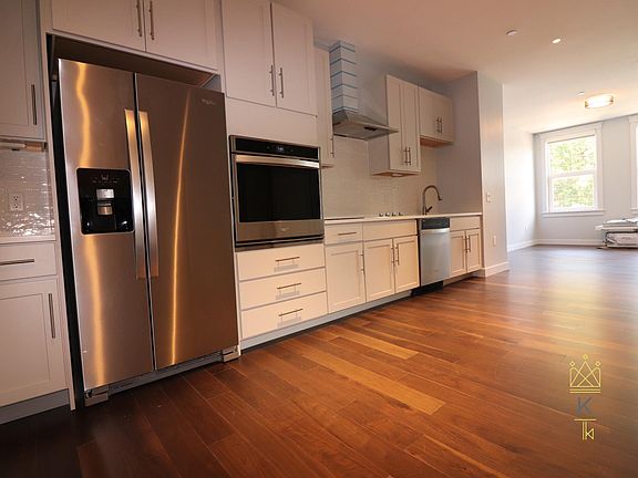 5th image of 134 Babcock St #404